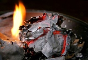 giornale in fiamme